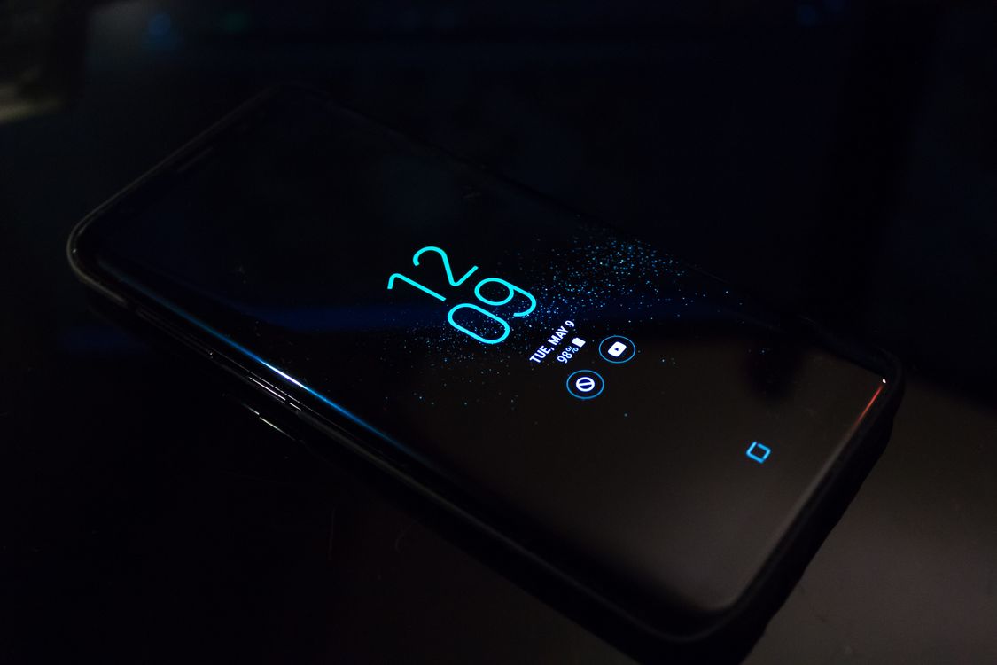 Seri iPhone 18 Pro Akan Menggunakan Panel OLED dari Samsung dan LG